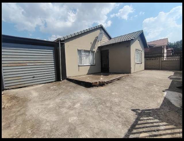 3 BEDROOM HOUSE FOR SALE IN LEBOENG